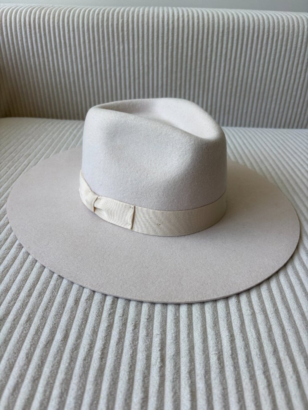 Urban Outfitters Ivory 100% Wool Adjustable Wide Brim Rancher Fedora Hat